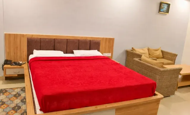 Deluxe Room — 200 sq ft with king bed